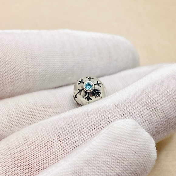 EUC Pandora 790367CZA Sterling Silver Winter Christmas Snowflake Bead w/ Aqua CZ - Picture 4 of 12